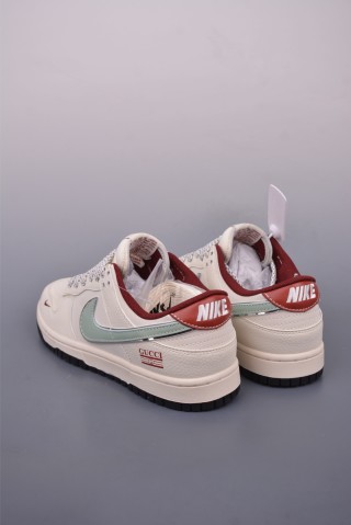 Nike SB Dunk Low 'Gucci' view 2