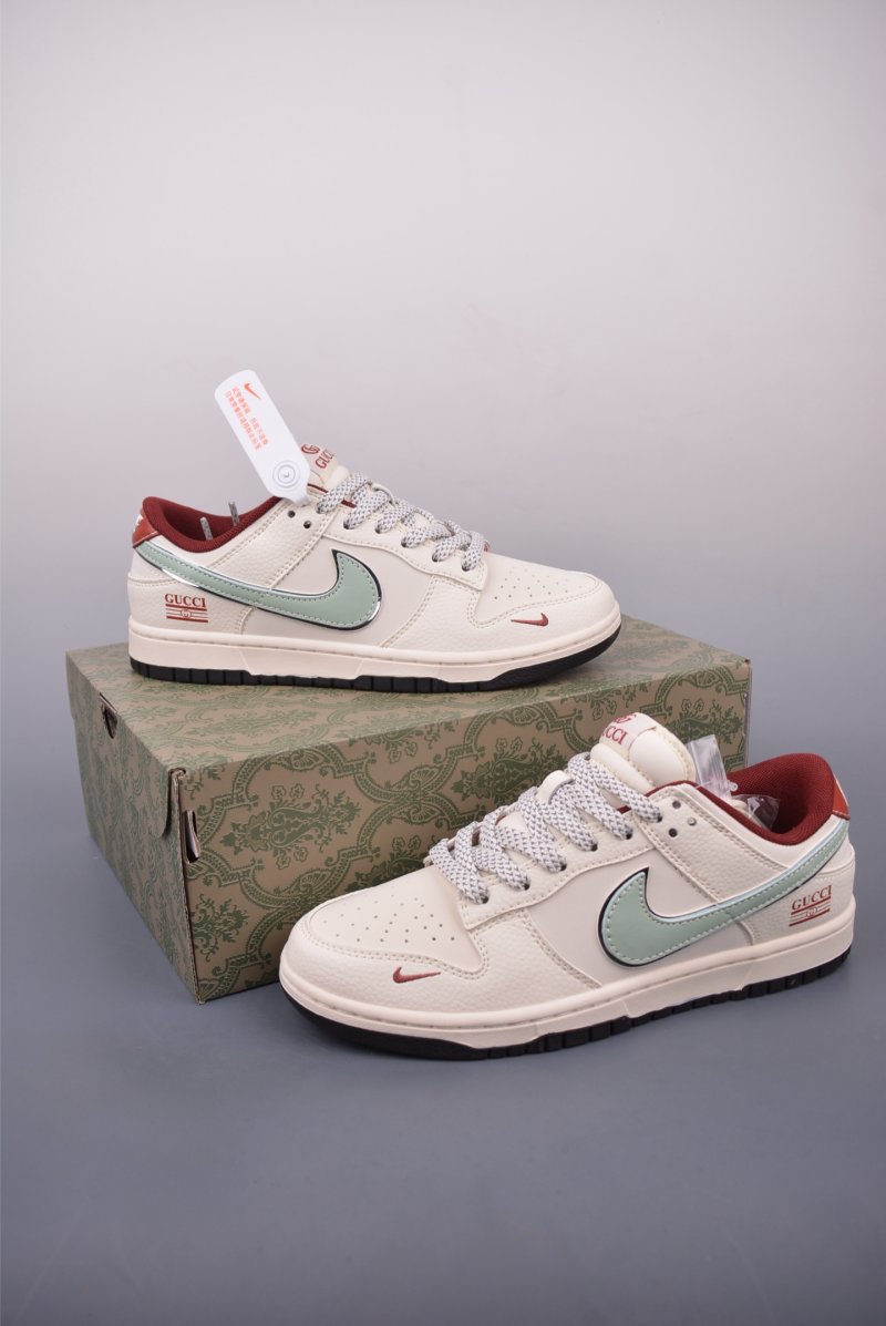 Nike SB Dunk Low 'Gucci' view