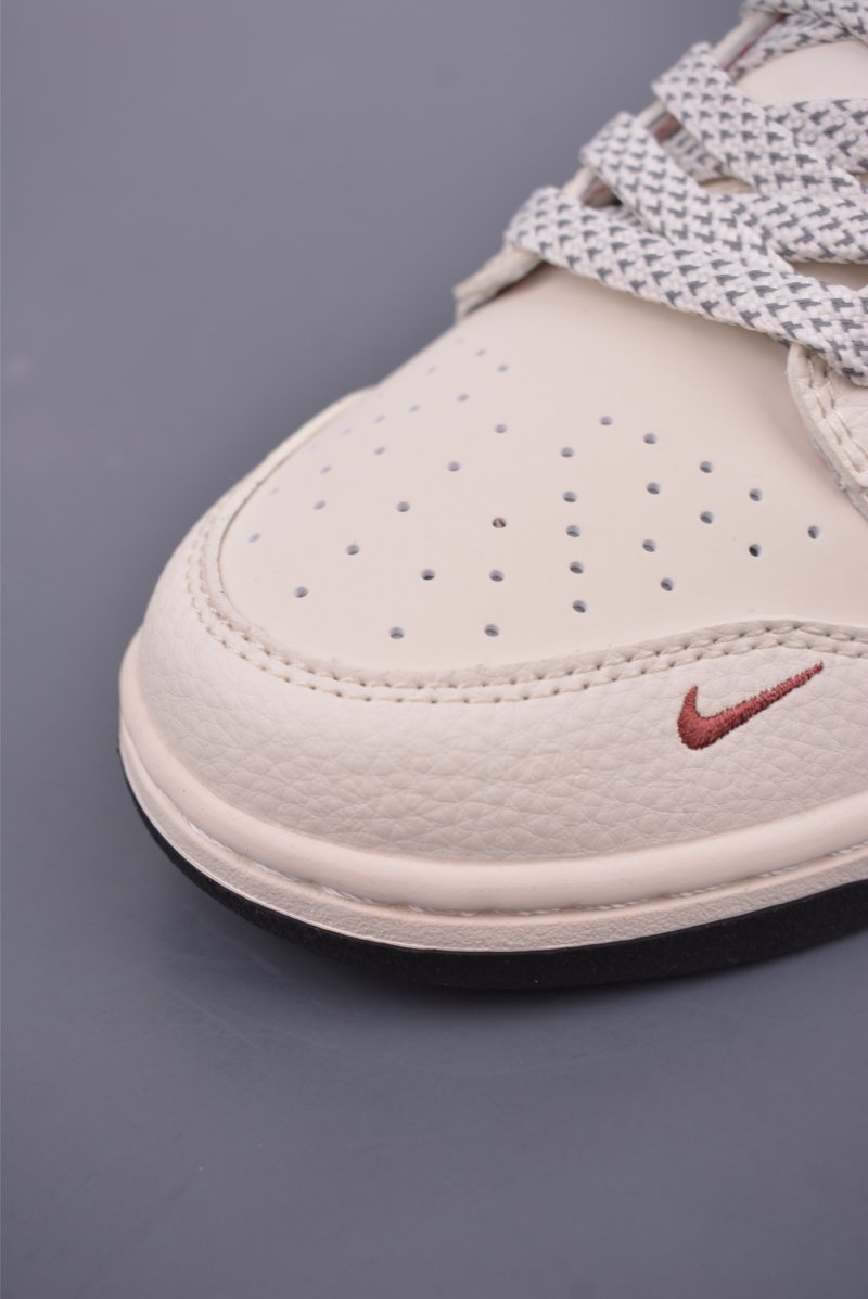 Nike SB Dunk Low 'Gucci' view