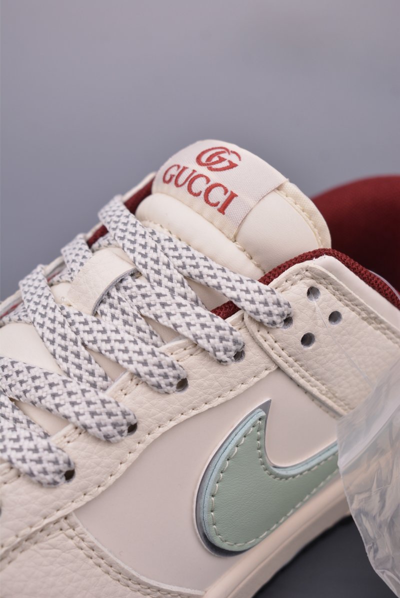 Nike SB Dunk Low 'Gucci' view