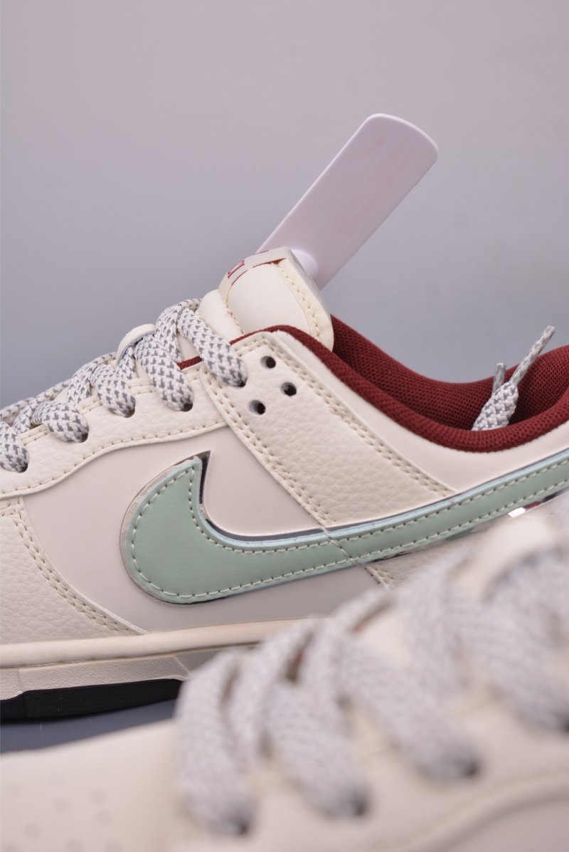 Nike SB Dunk Low 'Gucci' view