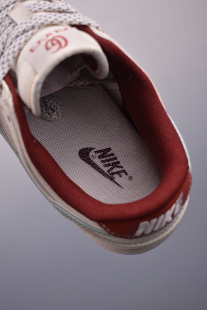 Nike SB Dunk Low 'Gucci' view