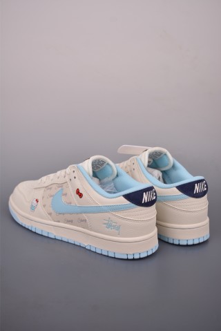 Nike SB Dunk Low 'Hello Kitty' view 2
