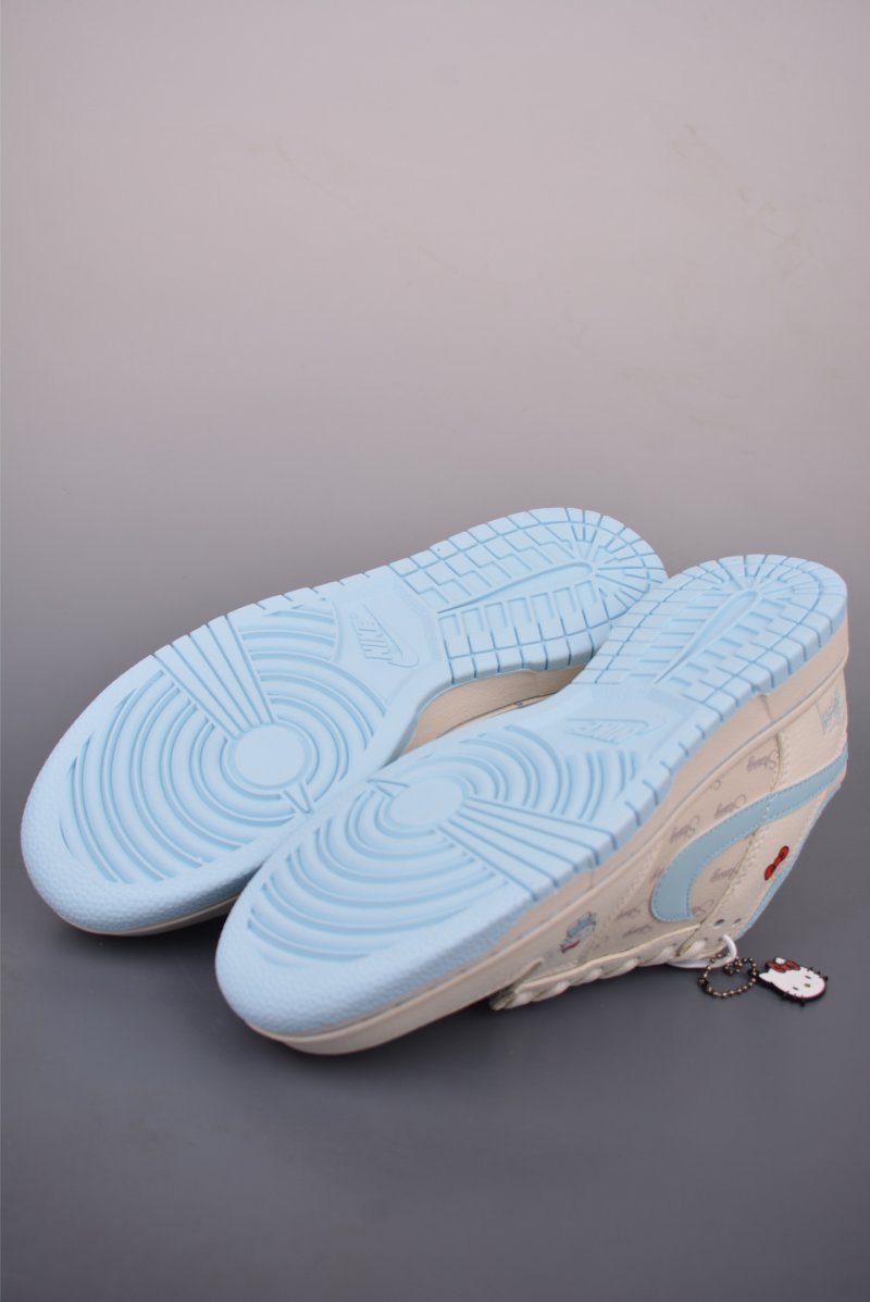 Nike SB Dunk Low 'Hello Kitty' view