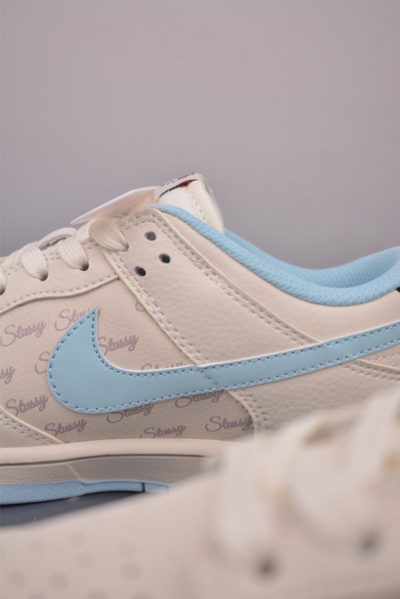 Nike SB Dunk Low 'Hello Kitty' view
