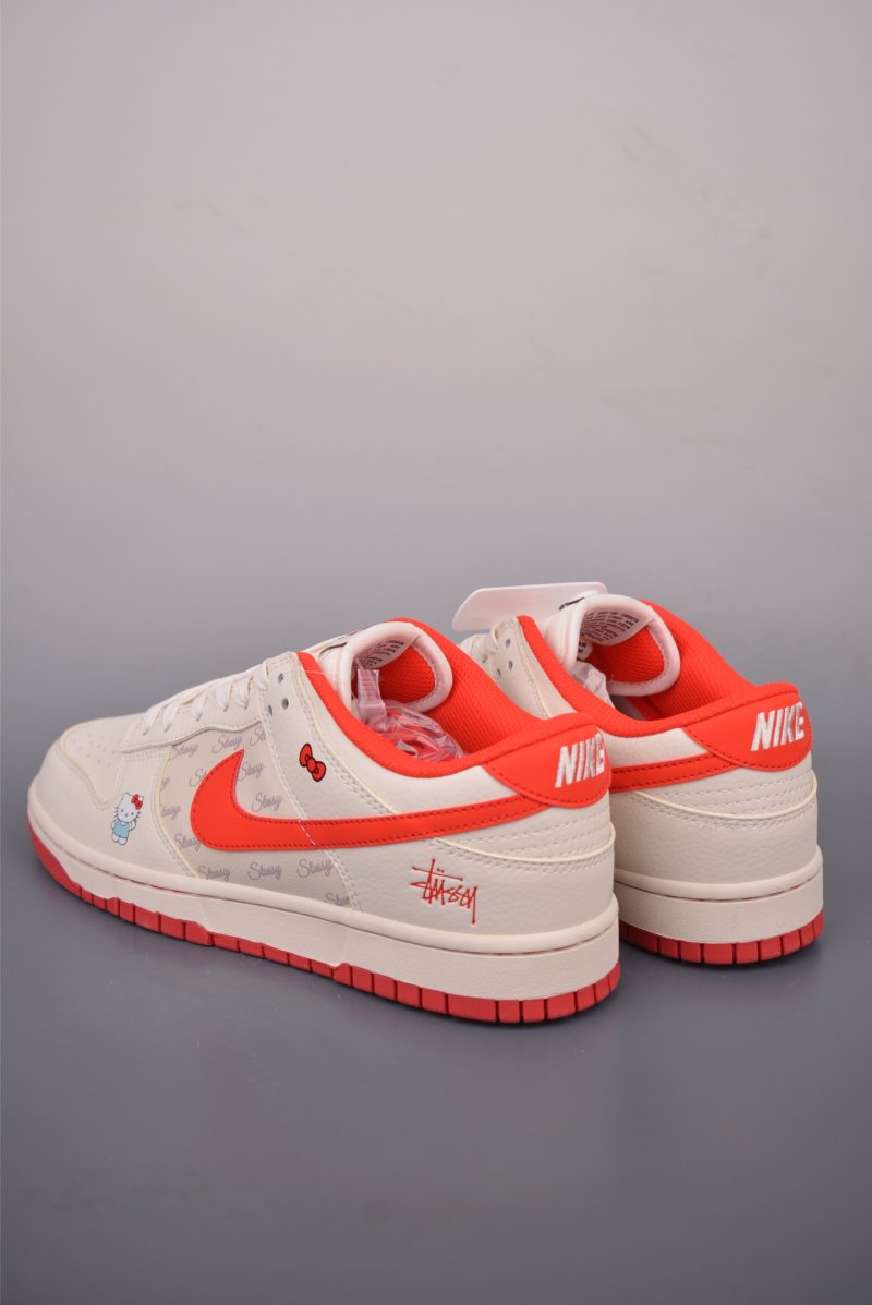 Nike SB Dunk Low 'Hello Kitty' view