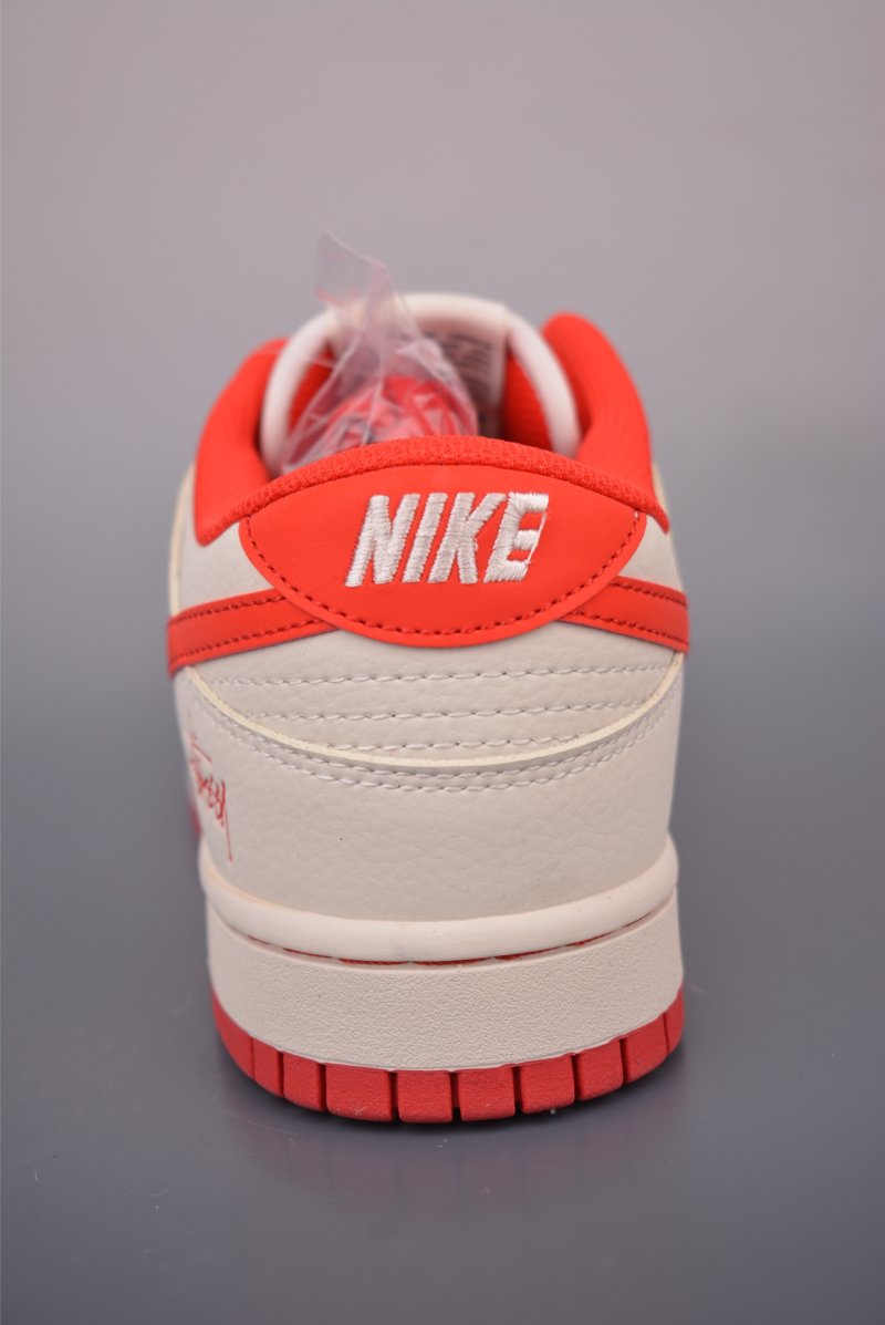 Nike SB Dunk Low 'Hello Kitty' view