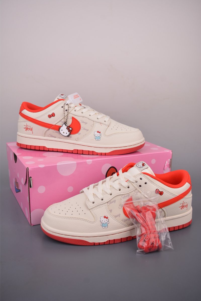 Nike SB Dunk Low 'Hello Kitty' view