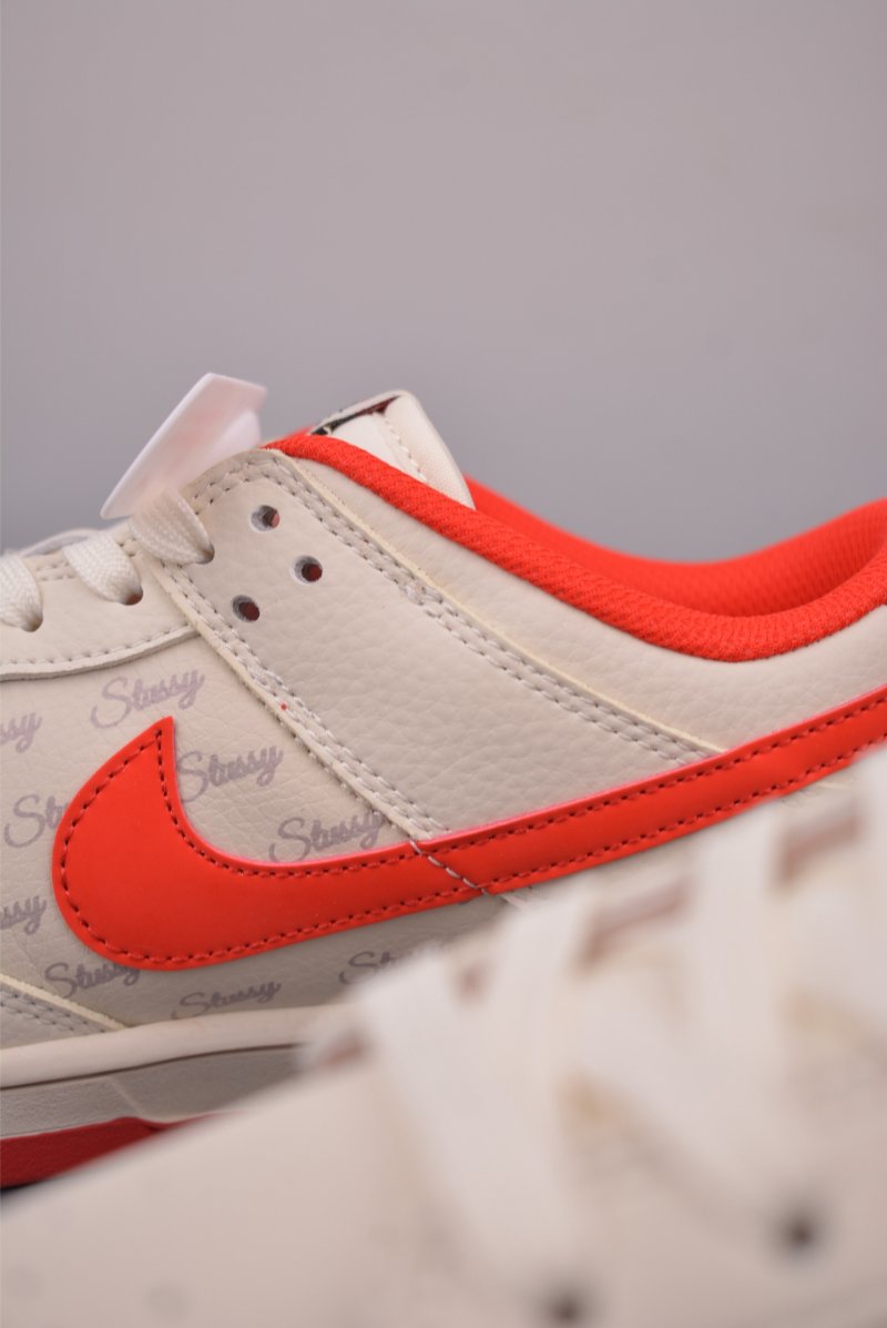 Nike SB Dunk Low 'Hello Kitty' view