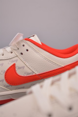Nike SB Dunk Low 'Hello Kitty' view 17