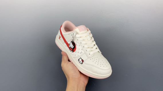 Nike SB Dunk Low 'Hello Kitty' view 19