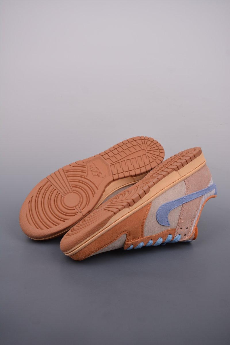 Nike SB Dunk Low view