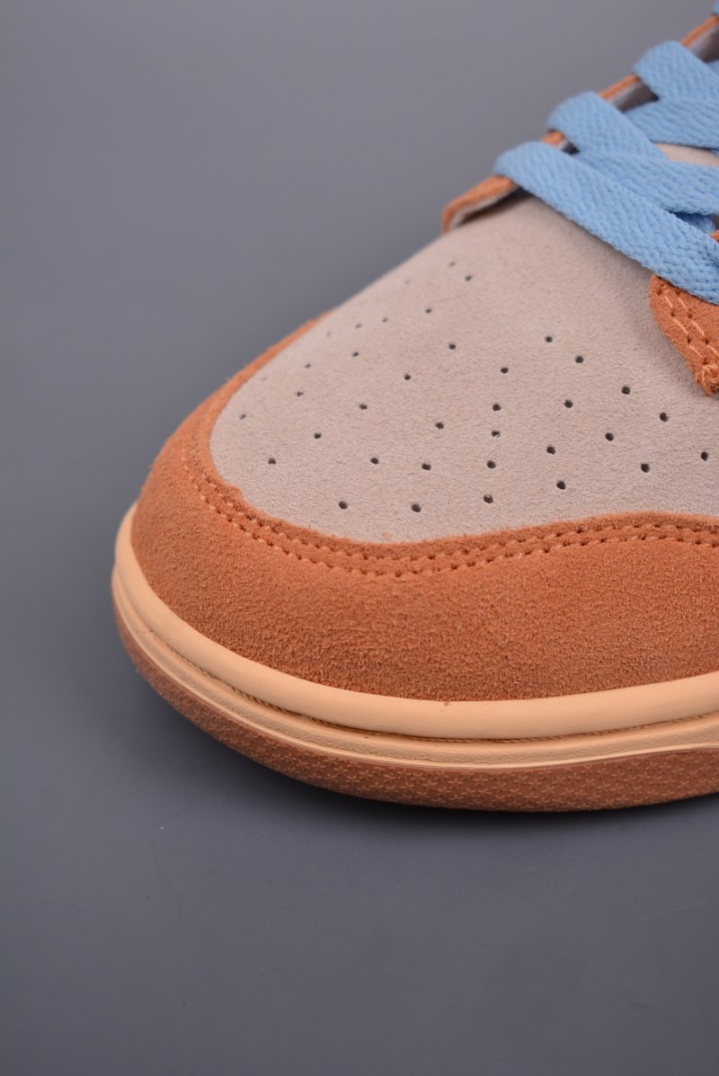 Nike SB Dunk Low view