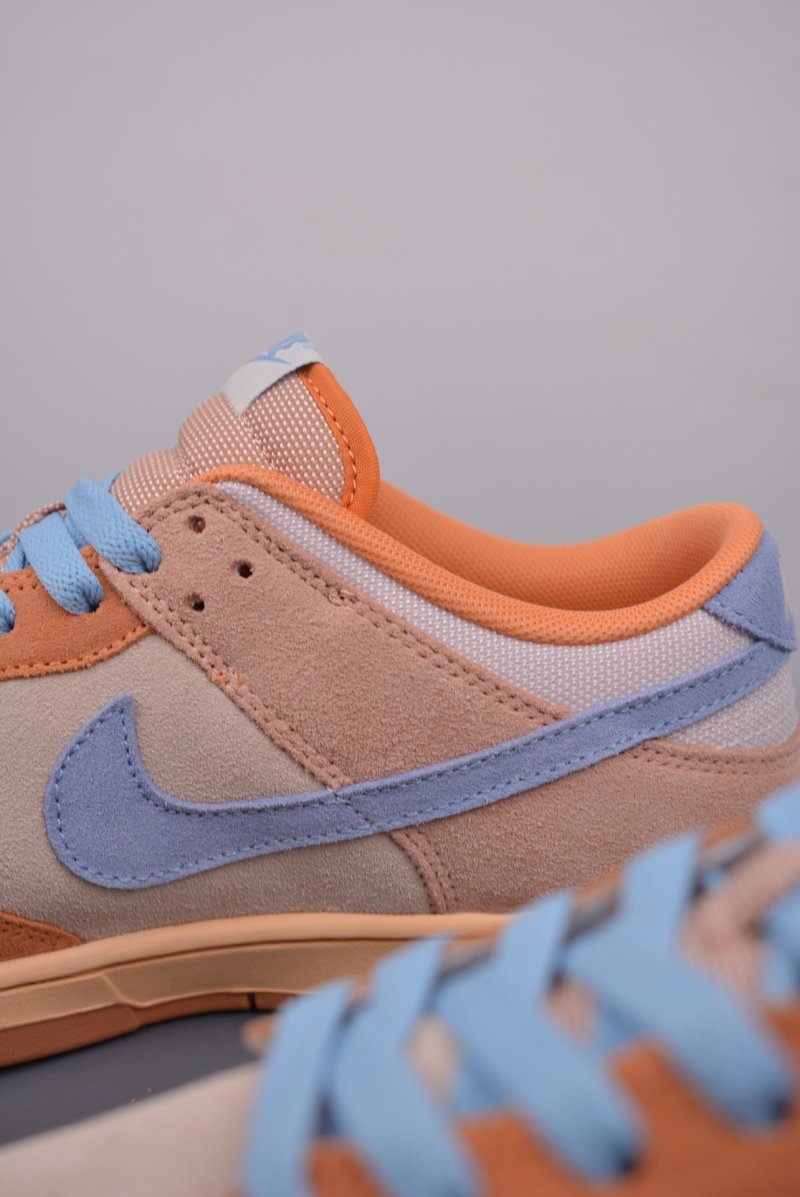 Nike SB Dunk Low view