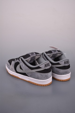 Nike SB Dunk Low view 2