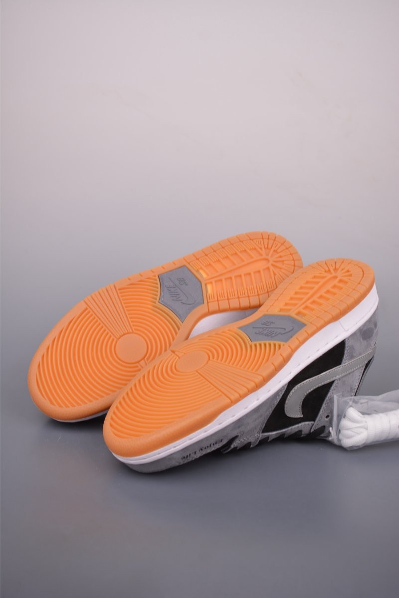 Nike SB Dunk Low view