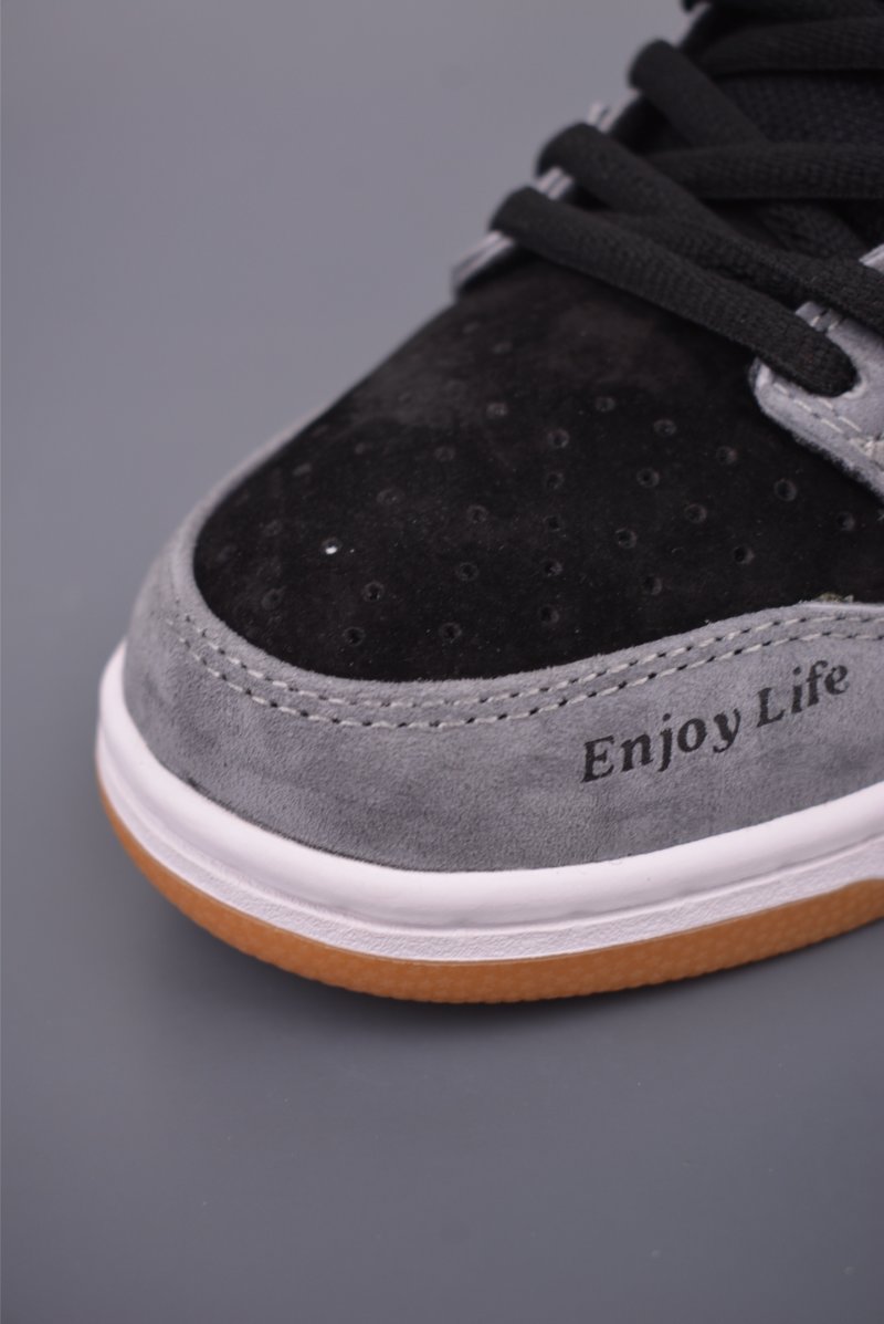 Nike SB Dunk Low view