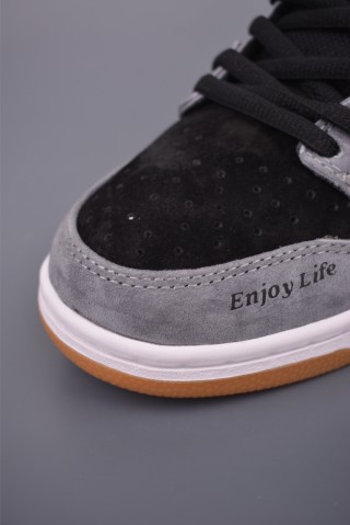 Nike SB Dunk Low view 6