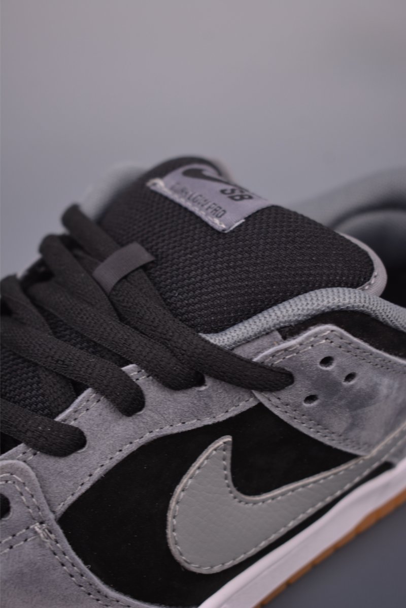 Nike SB Dunk Low view