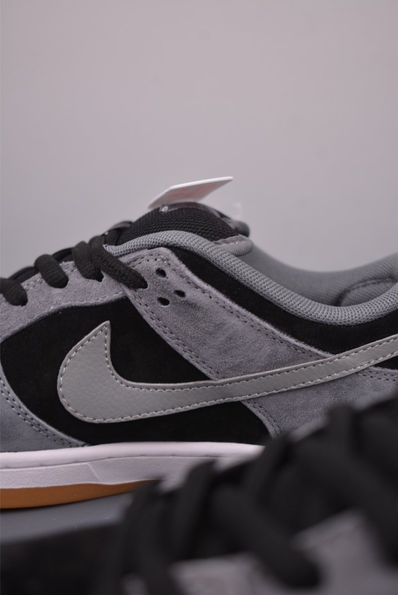 Nike SB Dunk Low view
