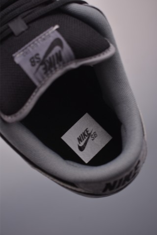Nike SB Dunk Low view 9