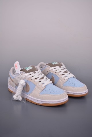 Nike SB Dunk Low view 1