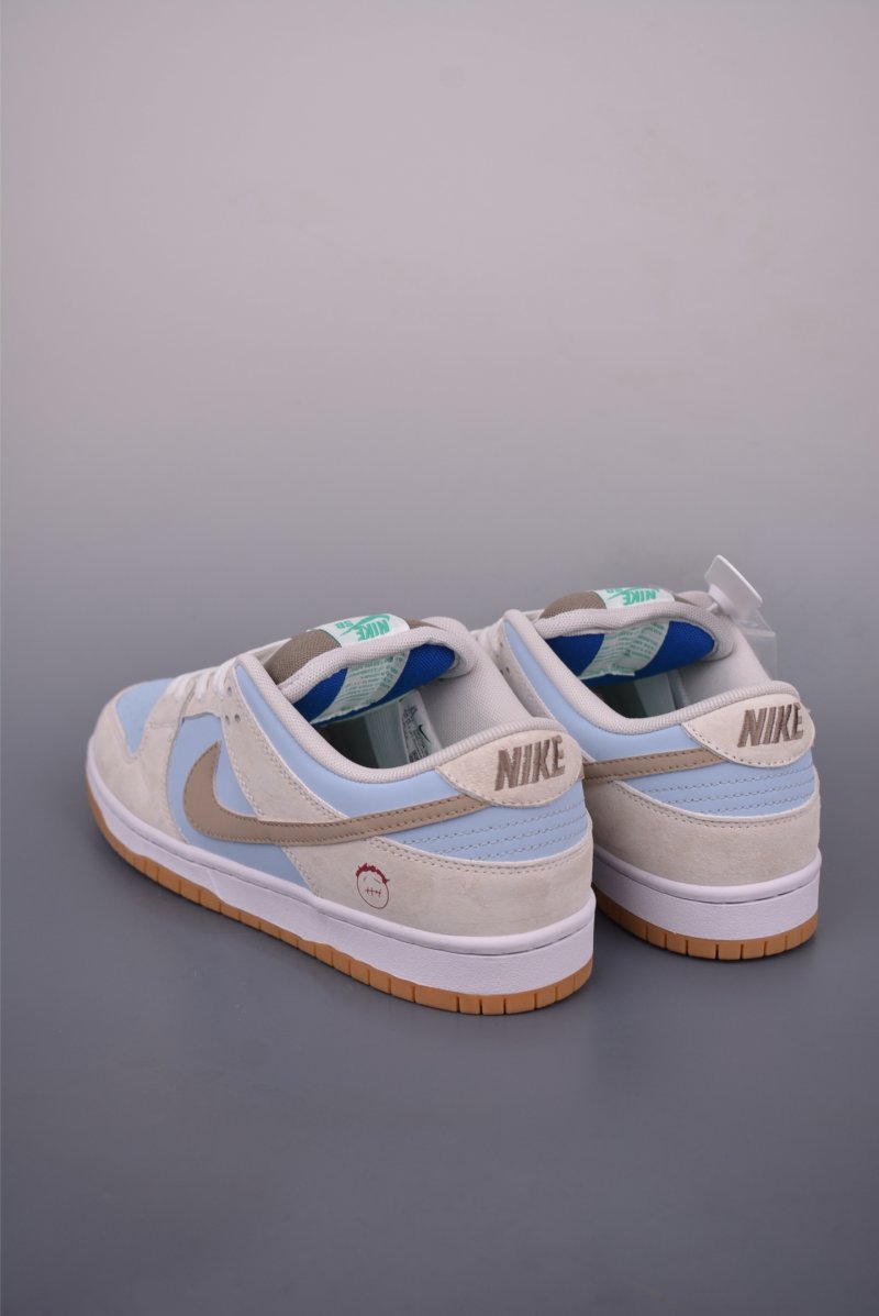 Nike SB Dunk Low view