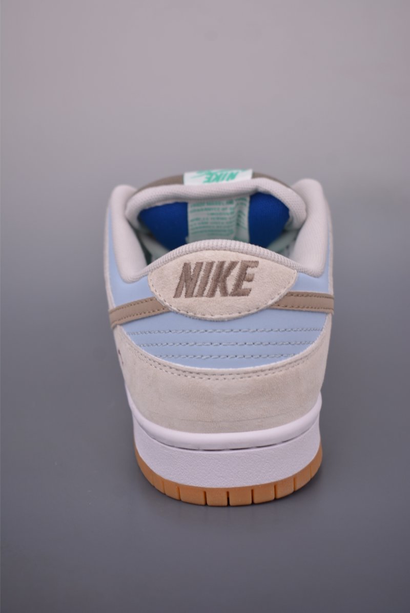 Nike SB Dunk Low view