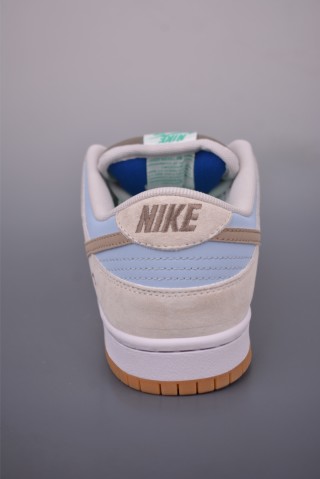 Nike SB Dunk Low view 4