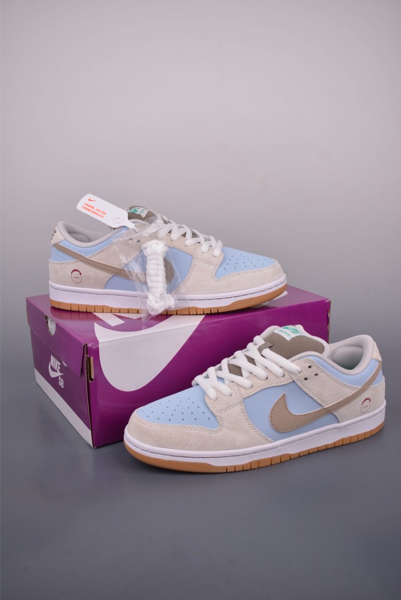 Nike SB Dunk Low view