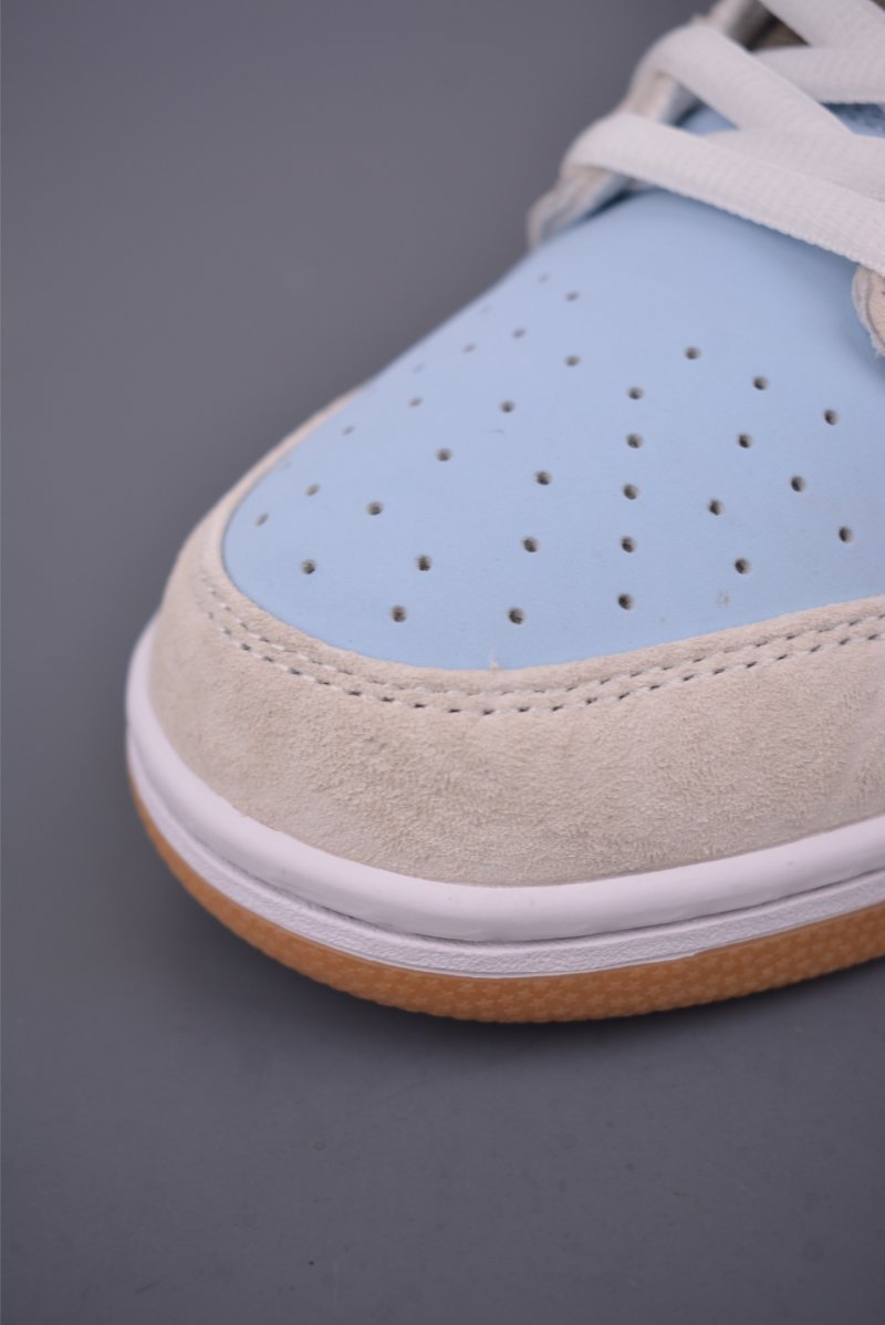 Nike SB Dunk Low view