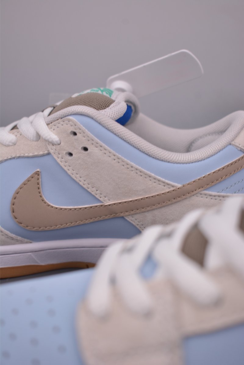 Nike SB Dunk Low view