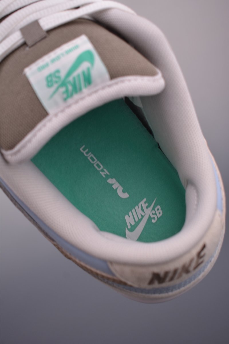 Nike SB Dunk Low view