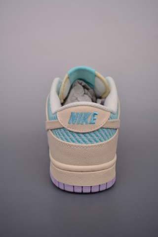 Nike SB Dunk Low view 4