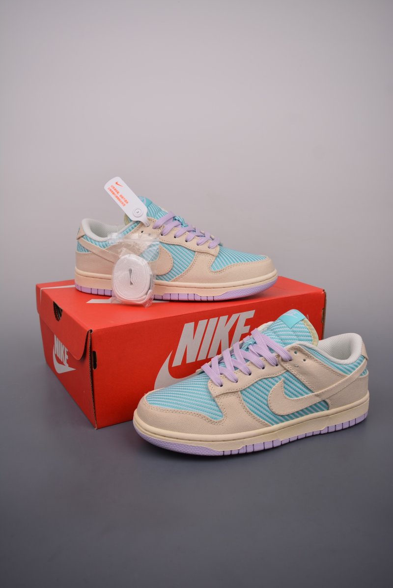 Nike SB Dunk Low view