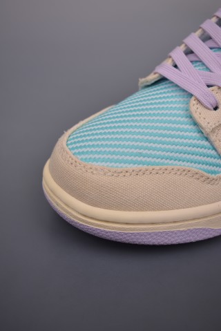 Nike SB Dunk Low view 6