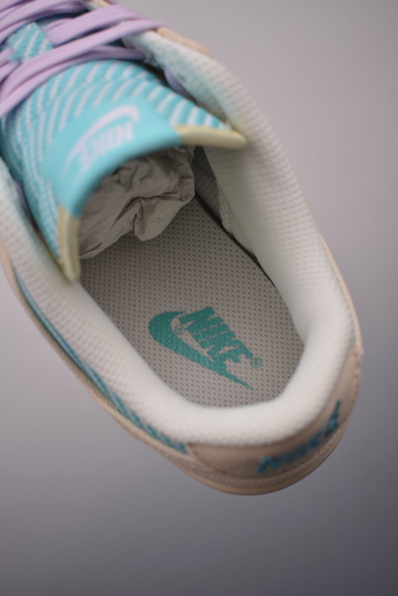 Nike SB Dunk Low view