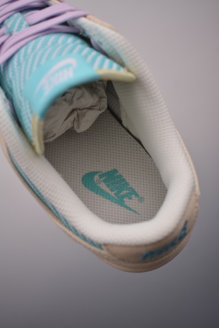 Nike SB Dunk Low view 9