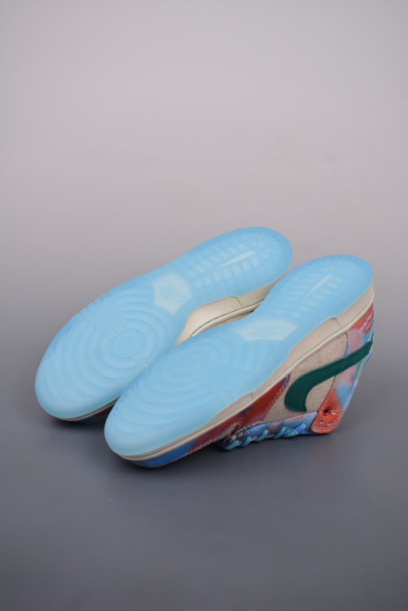 Nike SB Dunk Low view