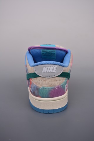 Nike SB Dunk Low view 4