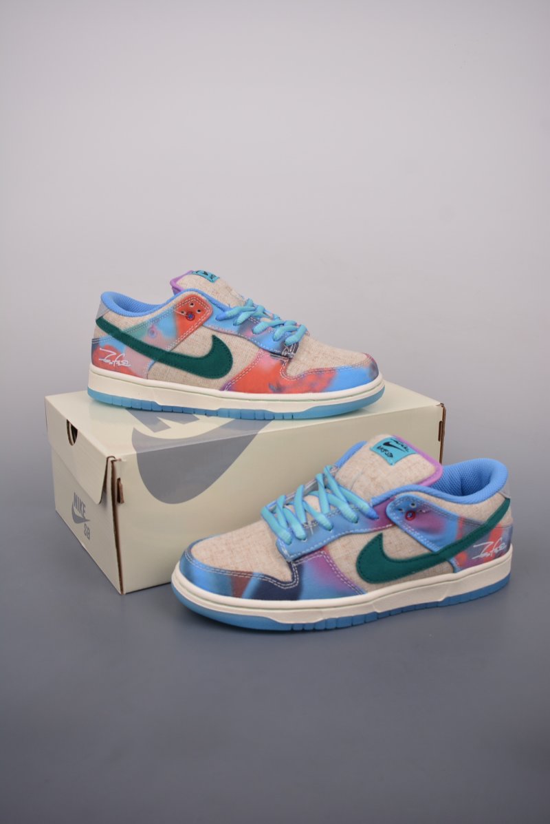 Nike SB Dunk Low view