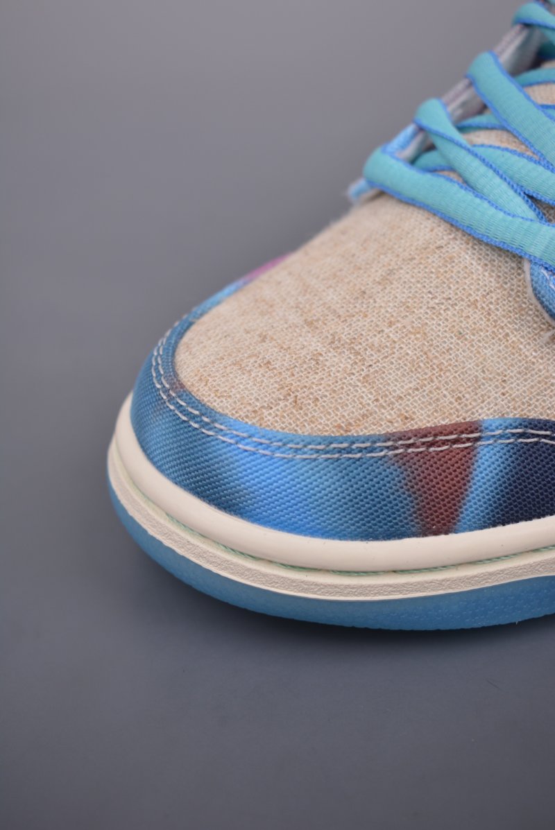 Nike SB Dunk Low view