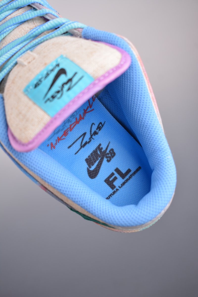 Nike SB Dunk Low view