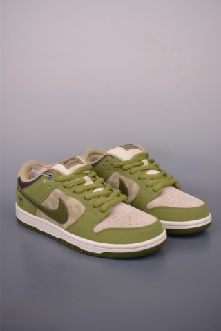 Nike SB Dunk Low view 1