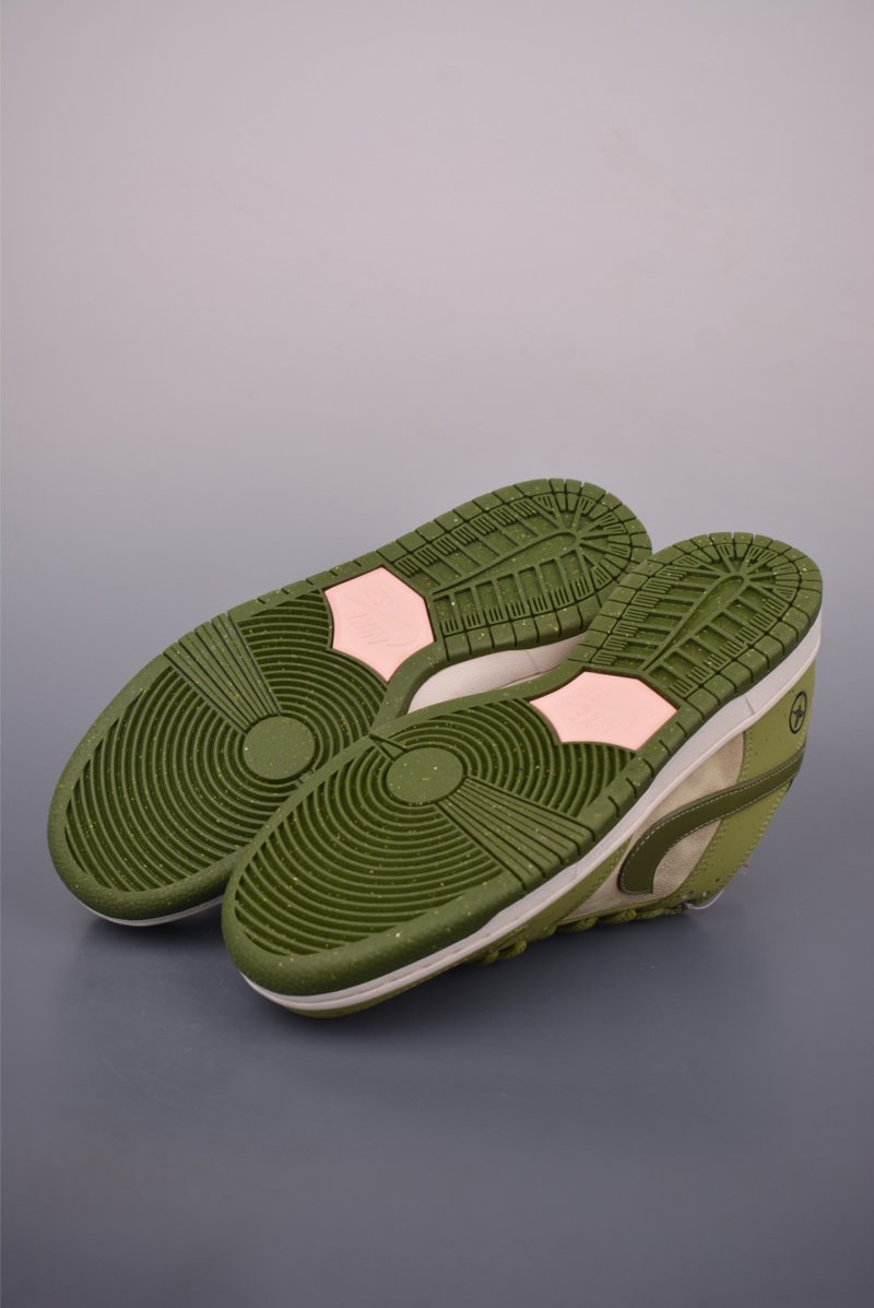 Nike SB Dunk Low view