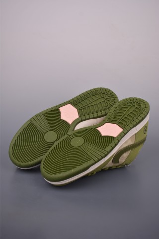 Nike SB Dunk Low view 3
