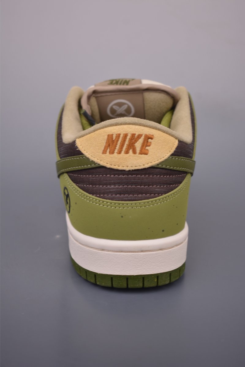Nike SB Dunk Low view