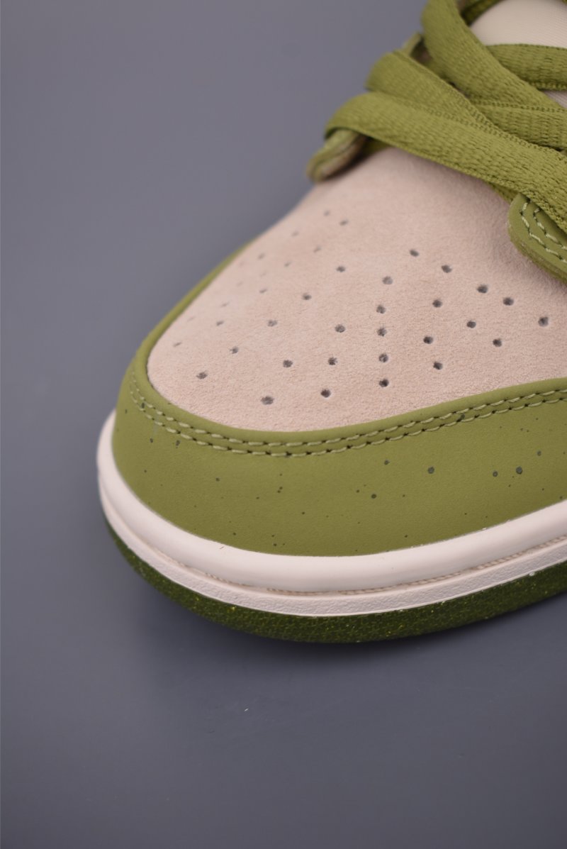 Nike SB Dunk Low view
