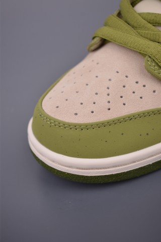 Nike SB Dunk Low view 6