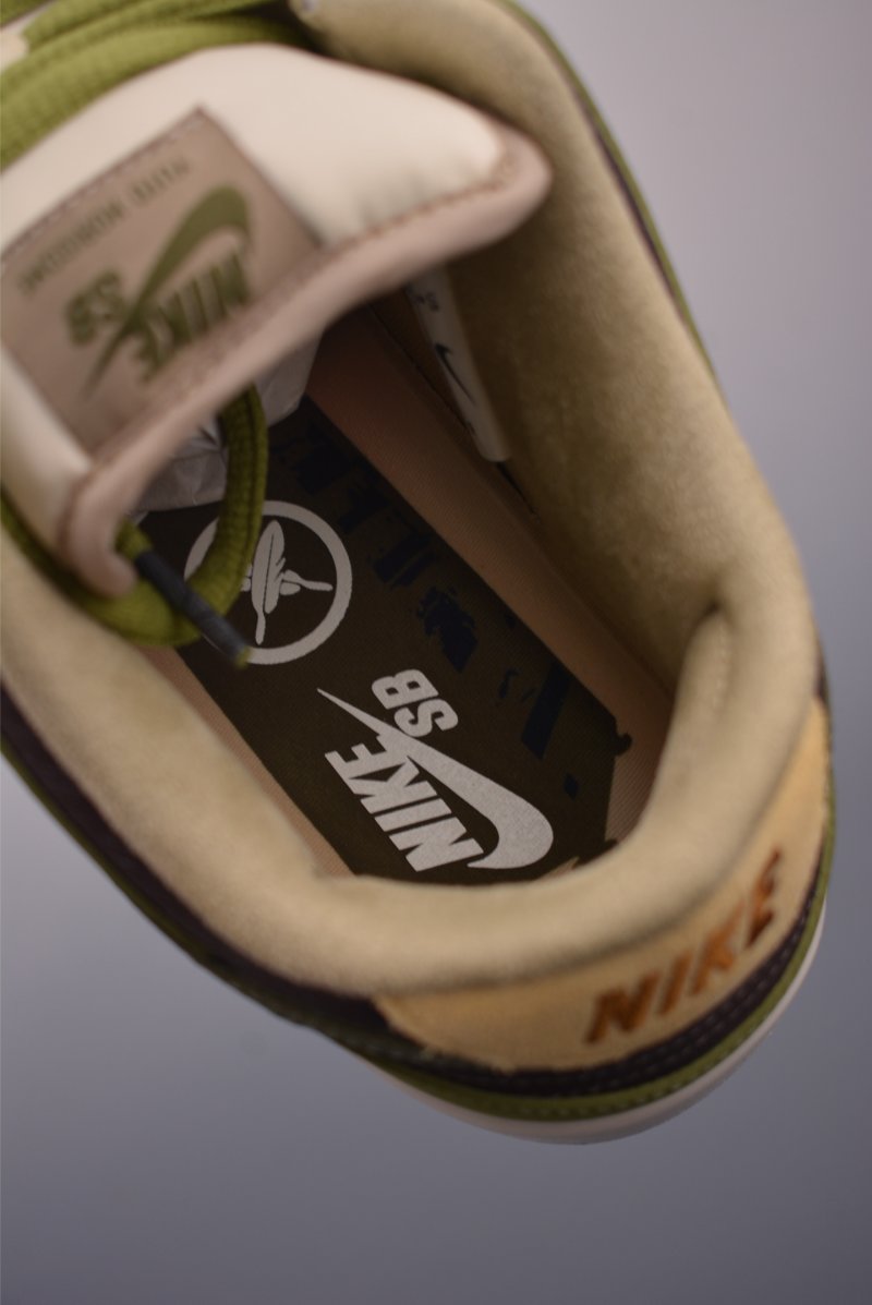 Nike SB Dunk Low view